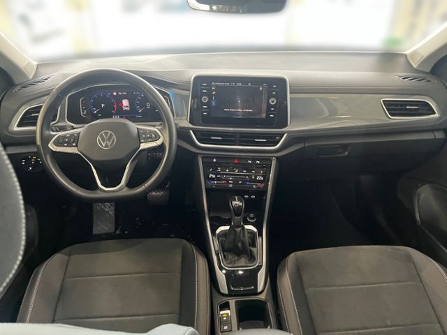 Fahrzeugabbildung Volkswagen T-ROC 1.5 TSI DSG STYLE GJR NAVI APP-CONNECT