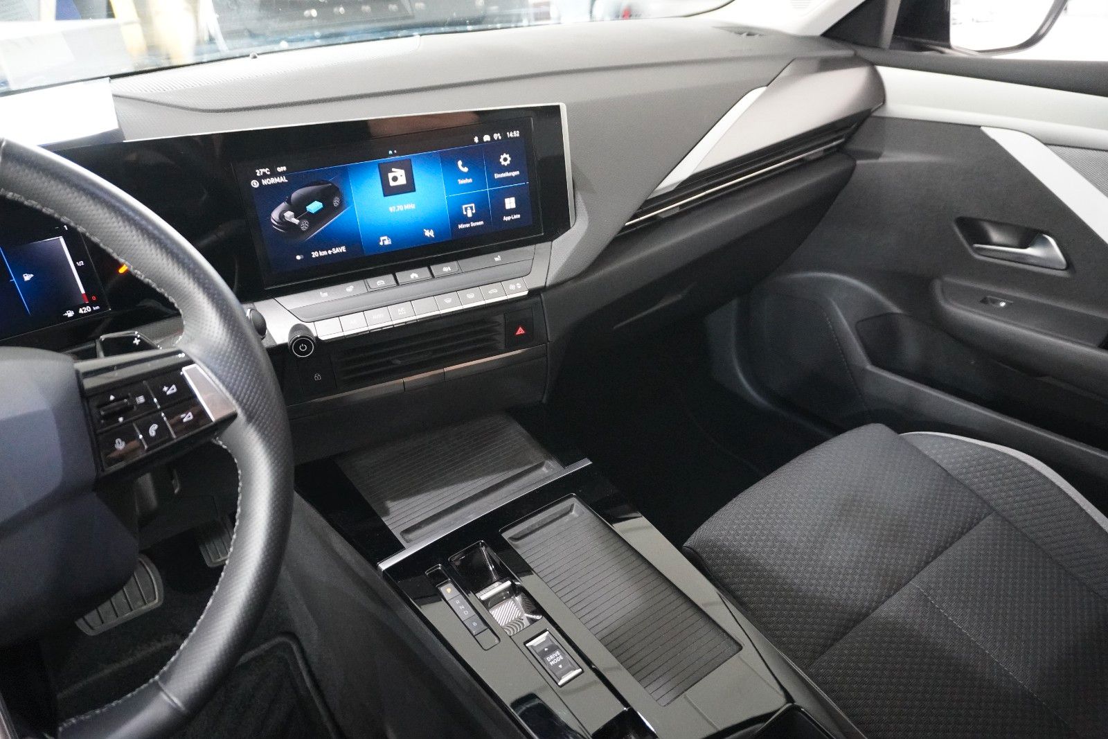 Fahrzeugabbildung Opel Astra L Lim. 1.6 HYBRID EDITION NAVI/KAMERA/AHK