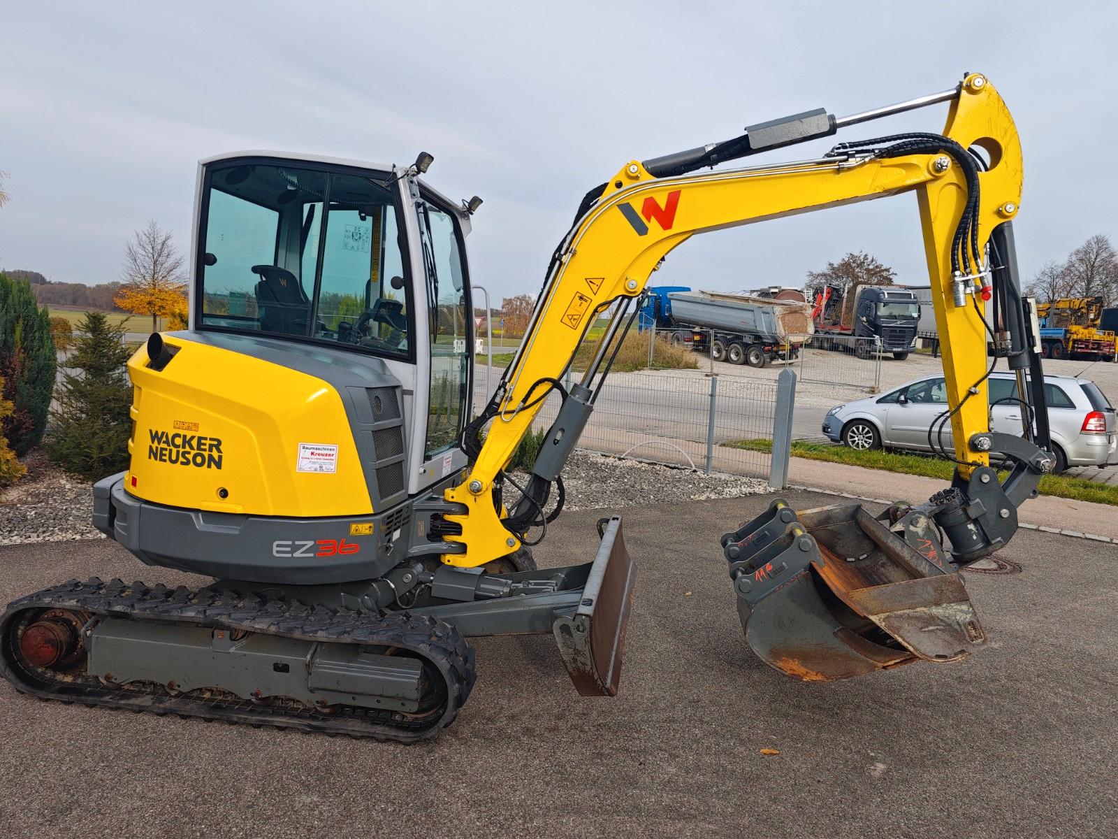 Neuson EZ 36,35,42,Powertilt