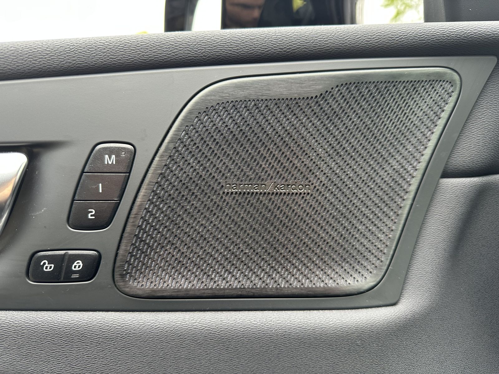 Fahrzeugabbildung Volvo XC60 T6 Plus Dark AT AWD NAV+LED+ACC+360°+PANO