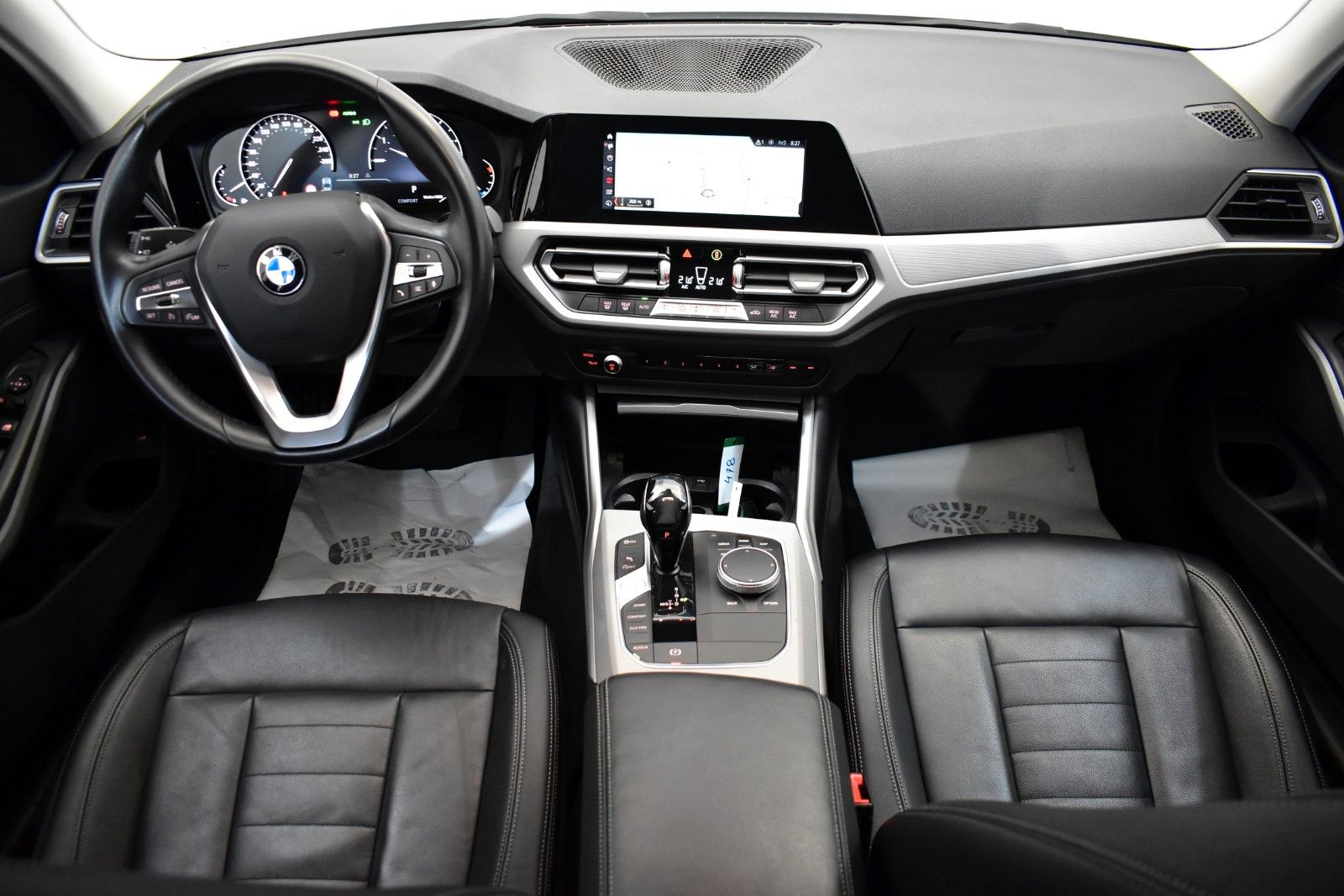 Fahrzeugabbildung BMW 320iA Touring Advantage  Leder,Navi,Live Cockpit