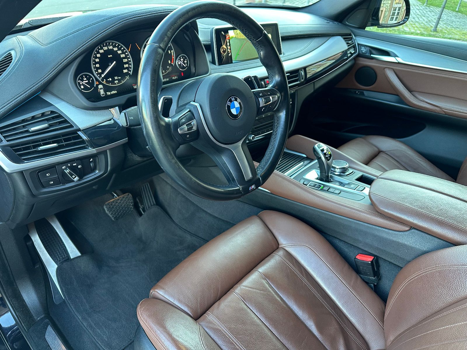 Fahrzeugabbildung BMW X6 M50 M SPORTPAKET*AHK+KAMERA*