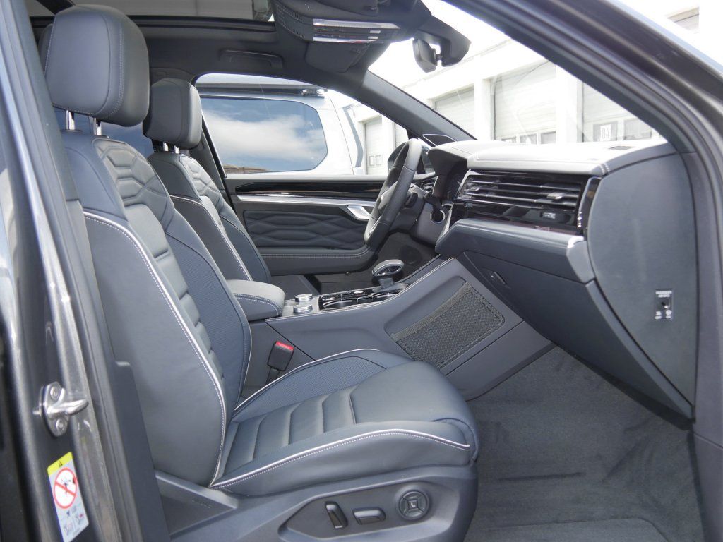 Fahrzeugabbildung Volkswagen Touareg 3.0 TDI 4Mot. R-Line AHK Kamera ACC DYNA