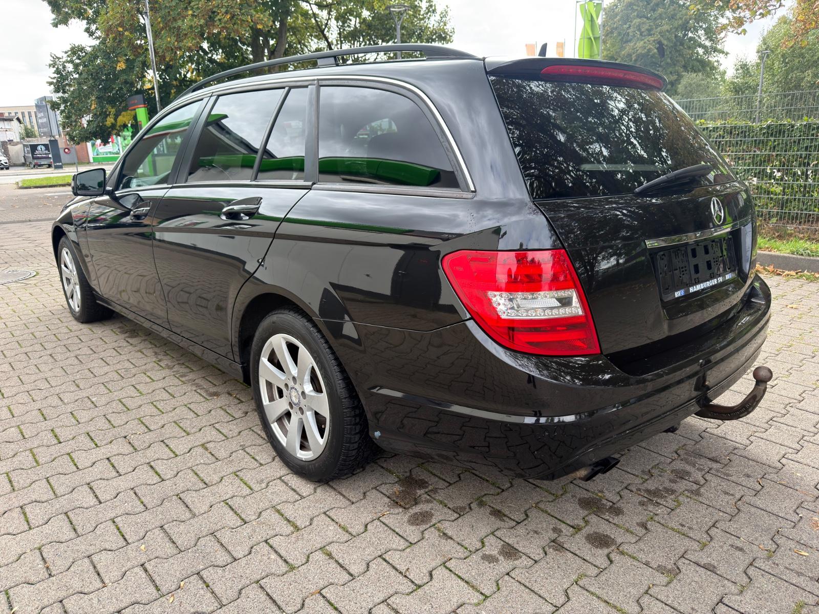Mercedes-Benz C200 2012 — interior