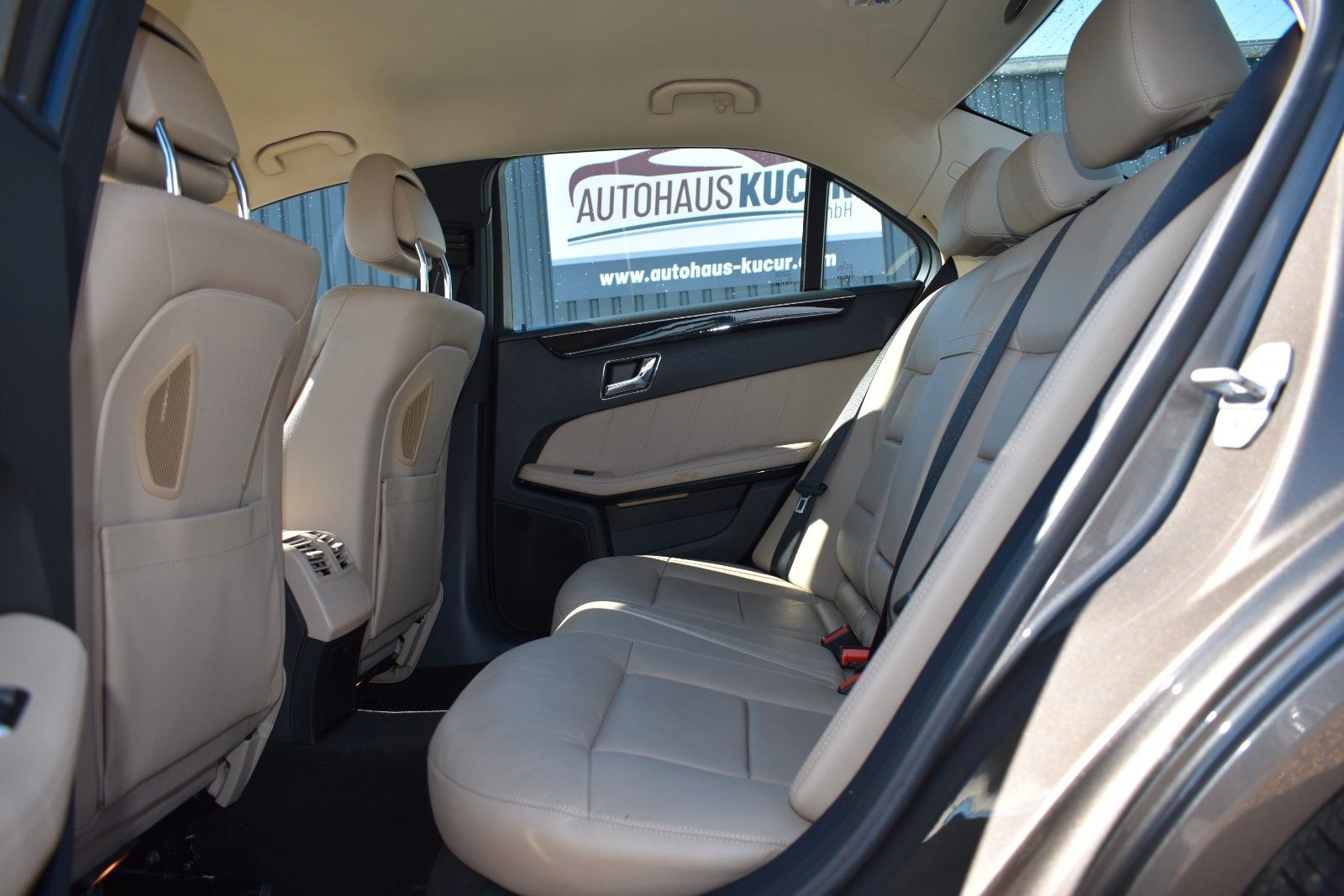 Fahrzeugabbildung Mercedes-Benz E 350 CGI Limousine STH/AHK/MEMORY/KEYLESS