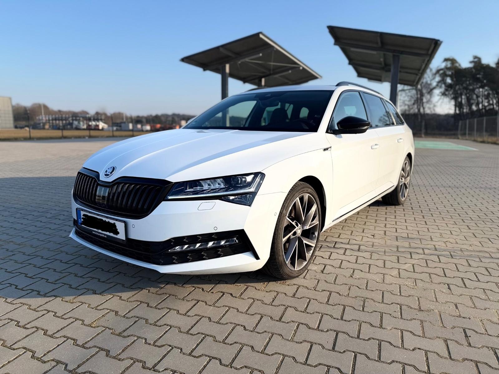 Skoda Combi Sportline ACC 360° Virtual Assist DAB+ 19"