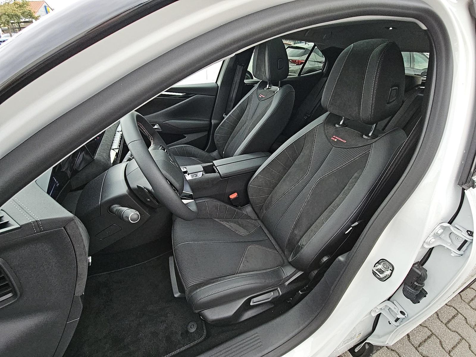 Fahrzeugabbildung DS Automobiles DS4 Performance Line+NAVI+PDC+ACC+LED+USB+360°+