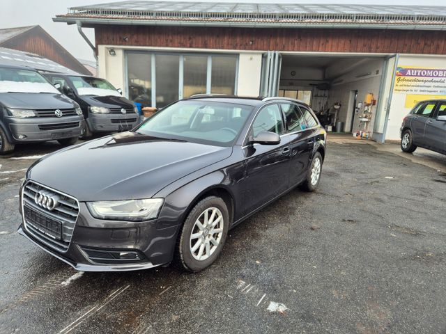 Audi A4 Avant Attraction--XENON--NAVI--SHZ--PDC--AHK-