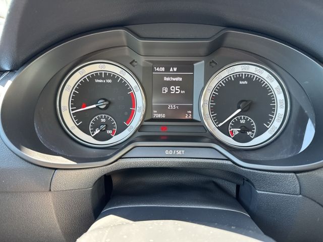 Octavia Combi 1.5 TSI STYLE NAVI+GRA+PDC+SHZ+CLI