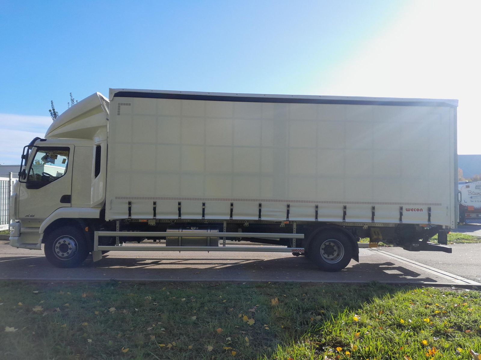 Fahrzeugabbildung DAF FA XB 290 16t Curtainsider Wecon