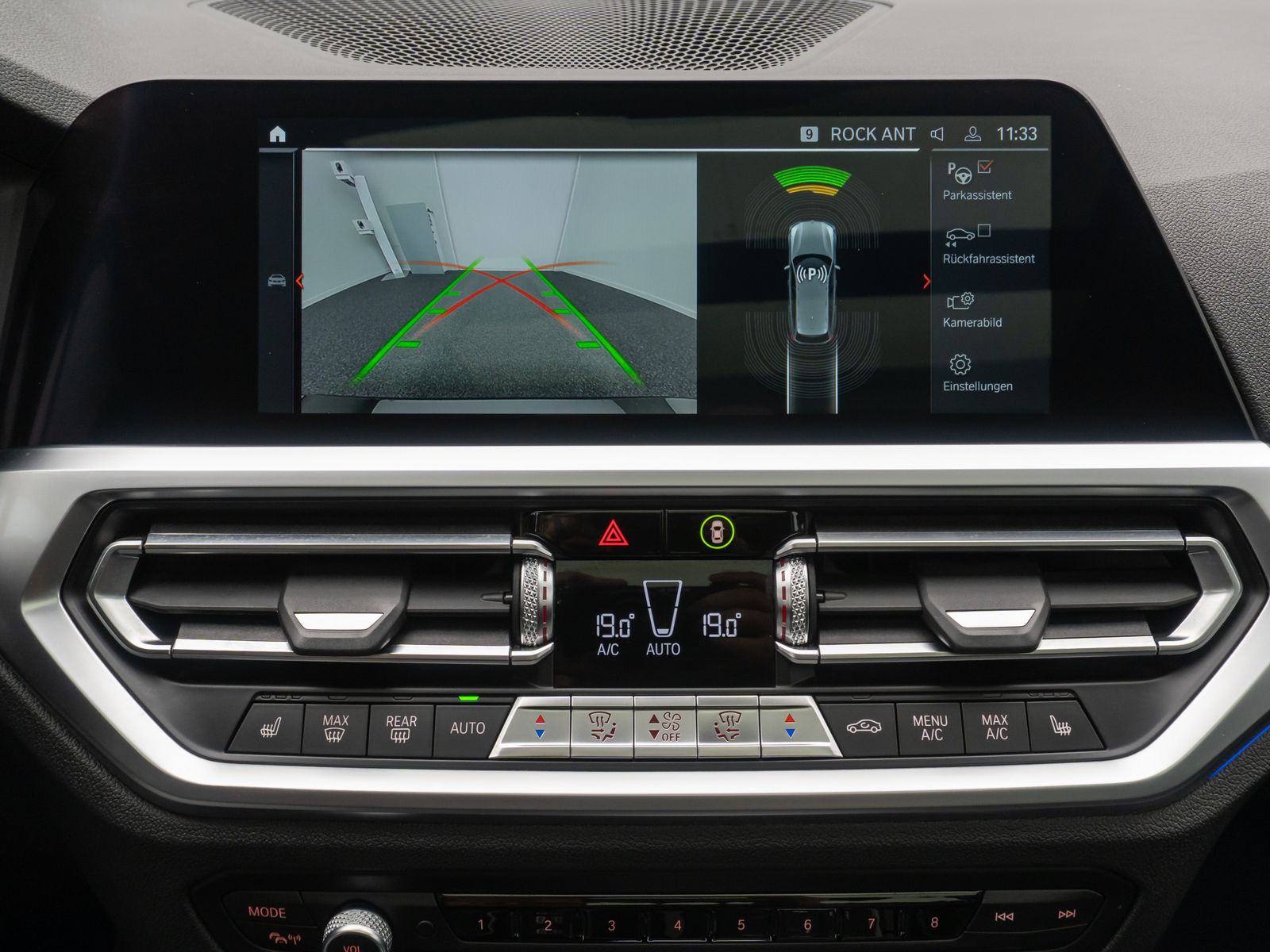 Fahrzeugabbildung BMW 330i Sport Line Panorama Kamera DAB H/K Stop&Go