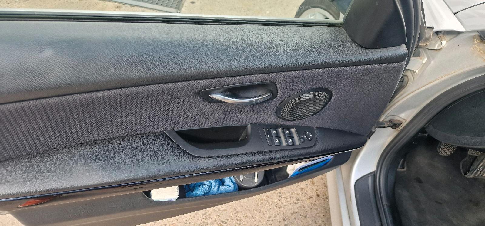 BMW 320 2010 — photo 12
