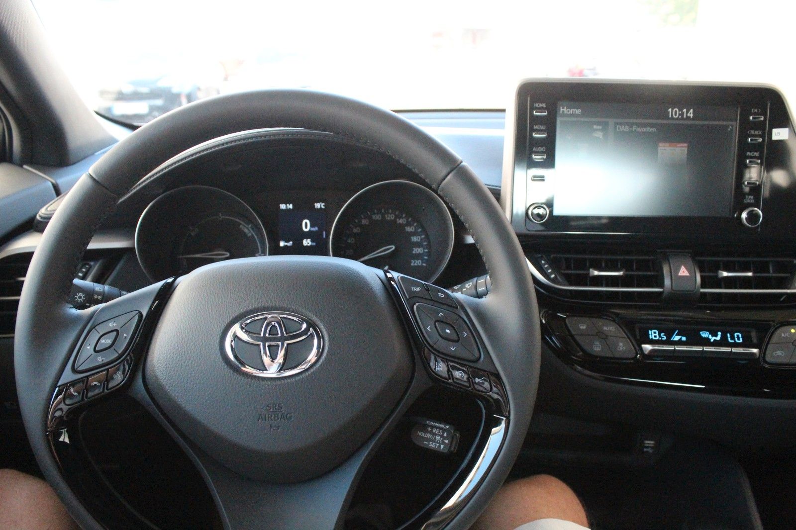 Fahrzeugabbildung Toyota C-HR 1.8 Hybrid Flow