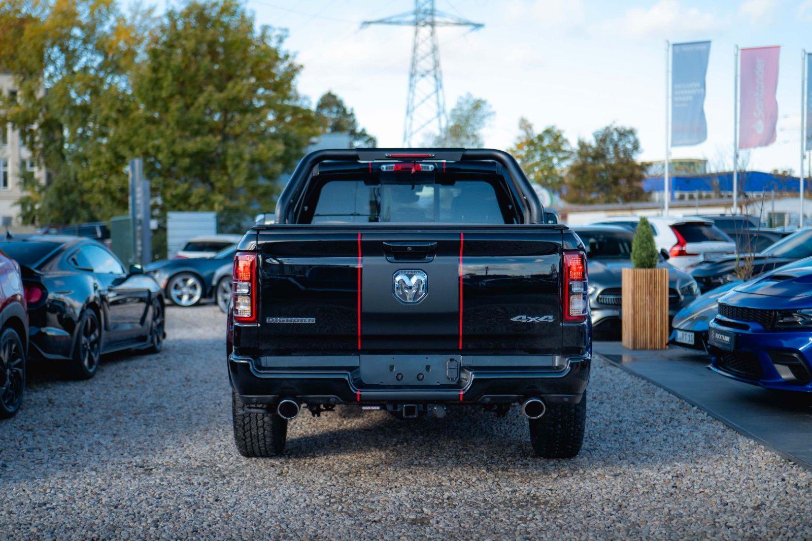 Fahrzeugabbildung Dodge RAM 5.7 V8 HEMI 4x4 OFFROAD Night-Paket LONGBED