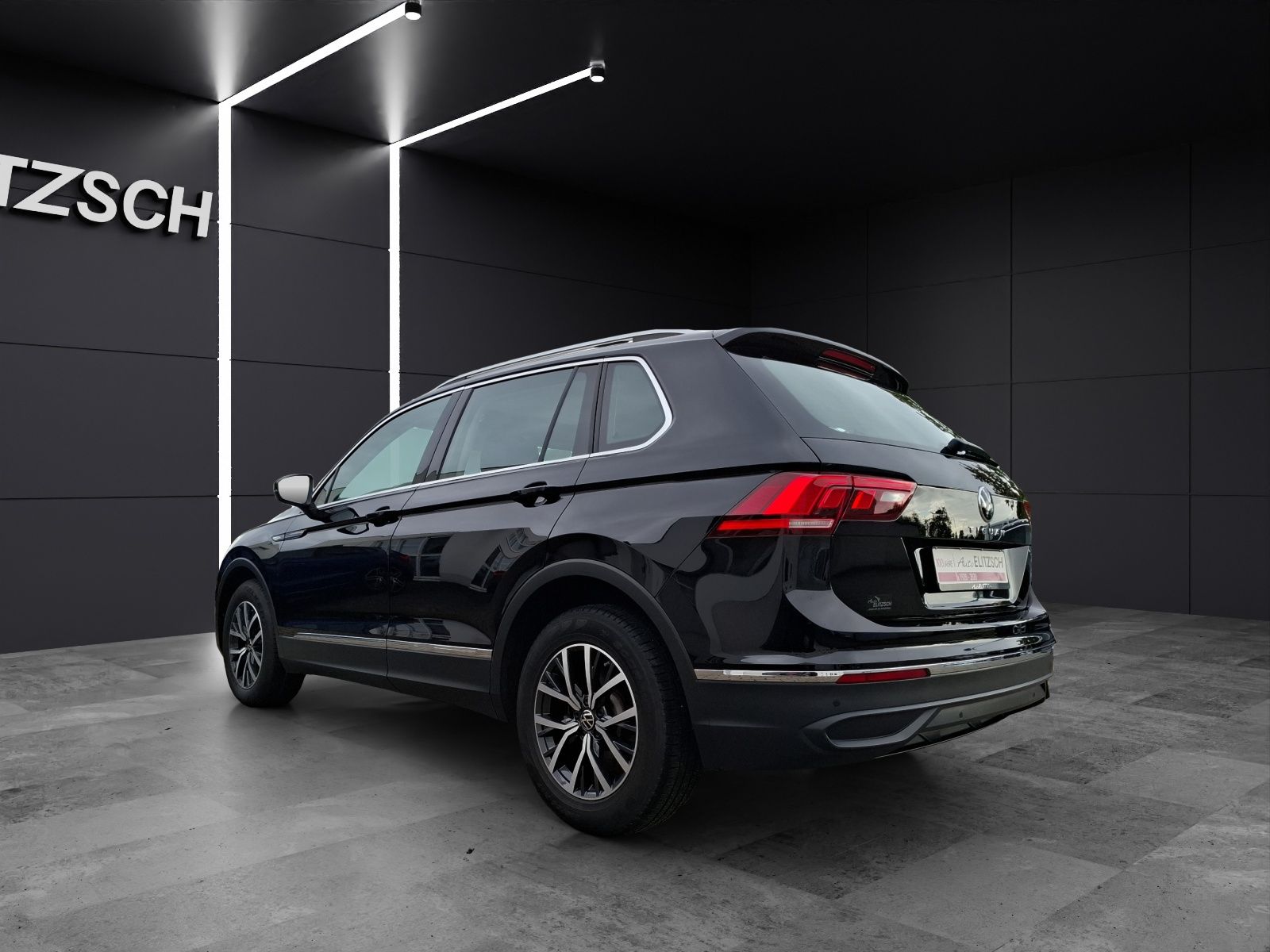Fahrzeugabbildung Volkswagen Tiguan TSI Life DSG LED Navi Pano ACC PDC SH