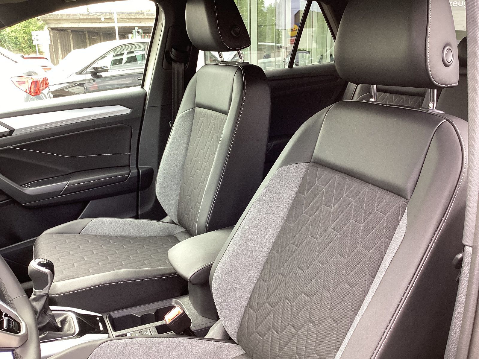 Fahrzeugabbildung Volkswagen T-Roc Goal 1.0 TSI LED  ACC