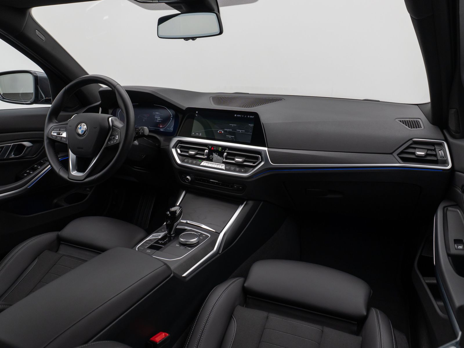 Fahrzeugabbildung BMW 330i xD SportLine DAB HiFi PDC Alarm LED M Sport