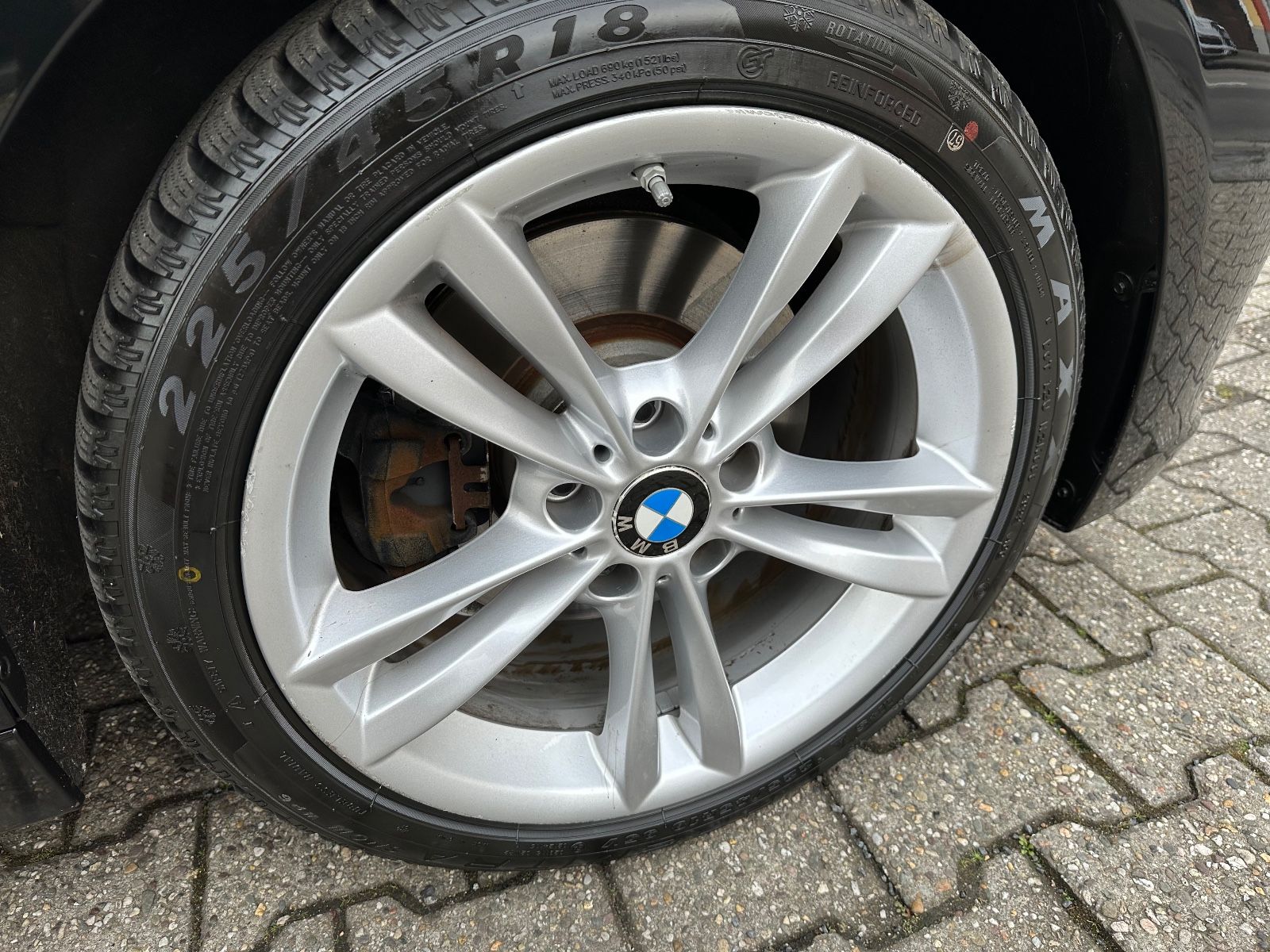 Fahrzeugabbildung BMW 330 Baureihe 3 Lim. 330i Luxury Line Purity LED
