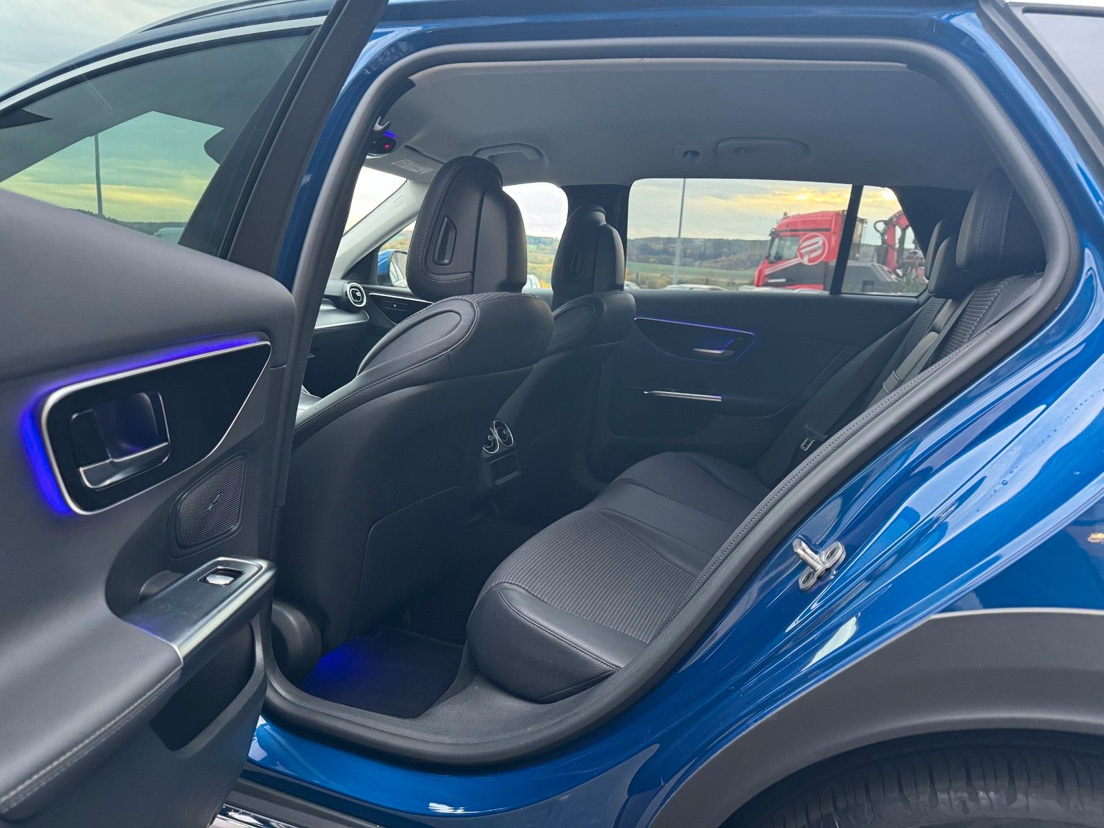 Fahrzeugabbildung Mercedes-Benz C 200 T All Terrain 4M+Ambiente+360+Augmented