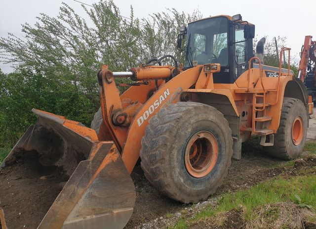 Doosan 400 V Mega