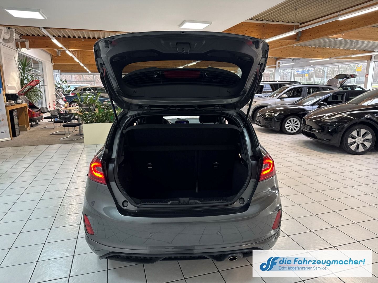 Fahrzeugabbildung Ford Fiesta ST-Line Navi Soundsystem B & O LED Apple