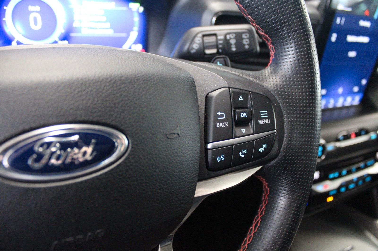 Fahrzeugabbildung Ford Explorer 3,0 PHEV Aut. ST-Line 7-Sitze PANO AHK