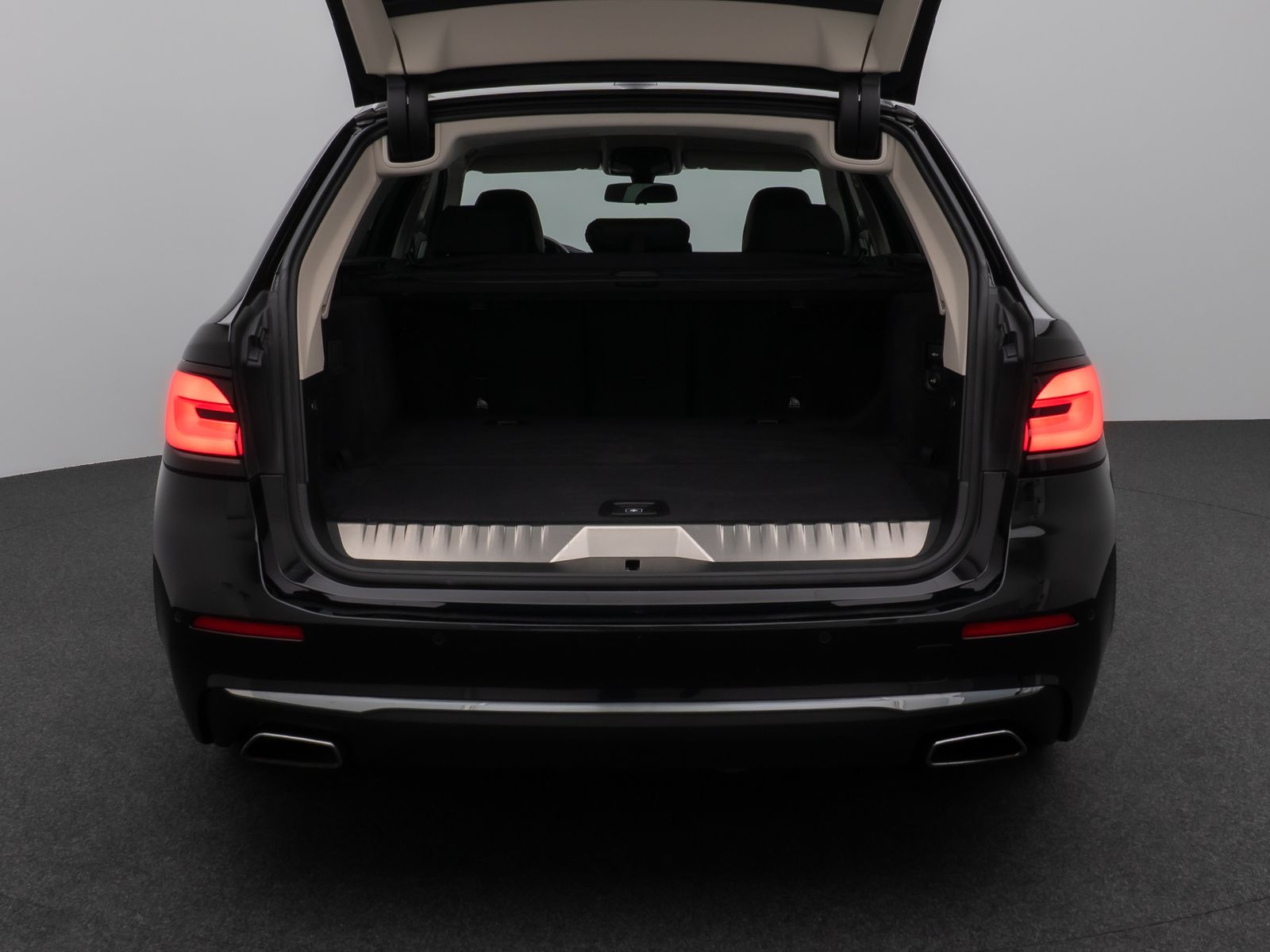 Fahrzeugabbildung BMW 530e xD LuxuryLine 360°Laser HUD DAB H/K ACC AHK