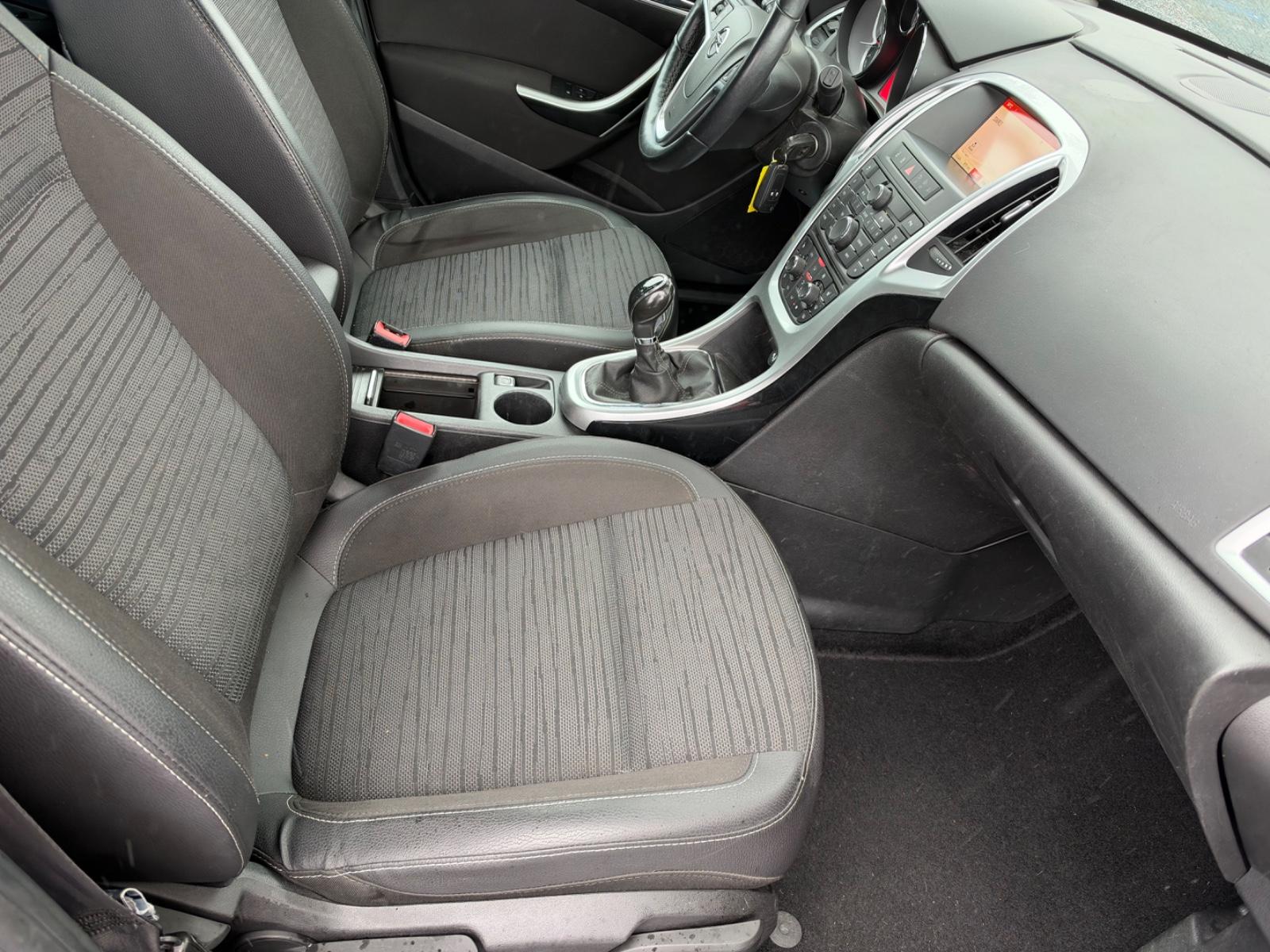 Opel Astra 2014 — фото 12