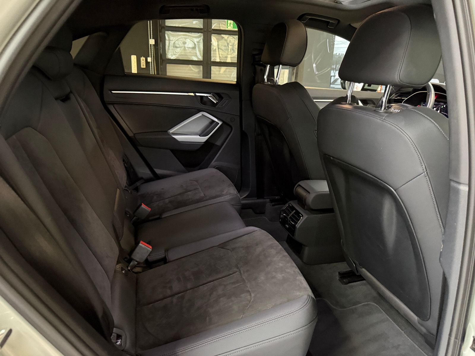 Fahrzeugabbildung Audi Q3 Sportback 45 TFSI quattro S line/PANORAMA/