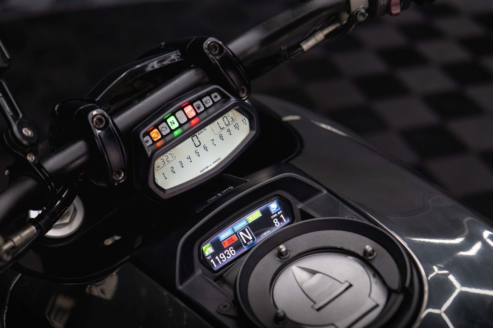 Fahrzeugabbildung Ducati Ducati Diavel 1200 Carbon Testastretta 11°