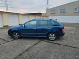 Skoda Fabia Combi 1.4 16V 55 kW Sport Sport - Skoda Fabia mit Benzin-Antrieb: Blau, Kombi, 1.4
