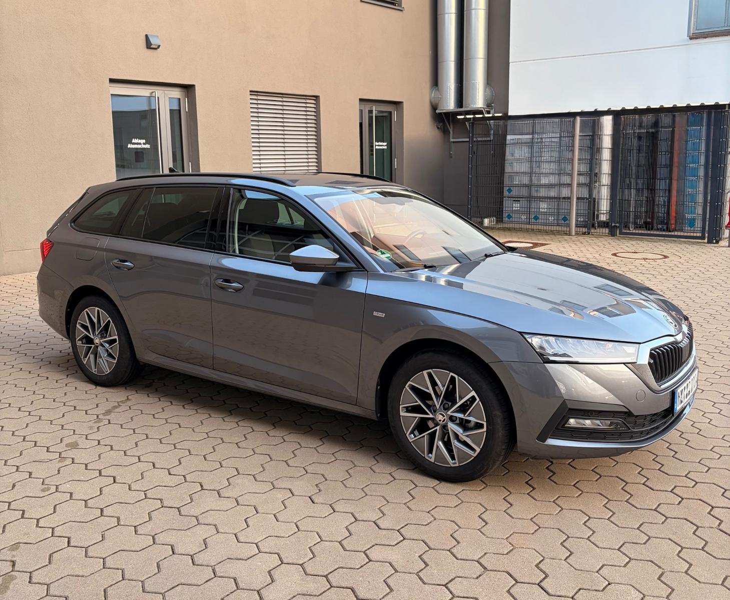 Skoda Octavia 1.5 TSIe-TEC DSG Combi Tour Sondermodell