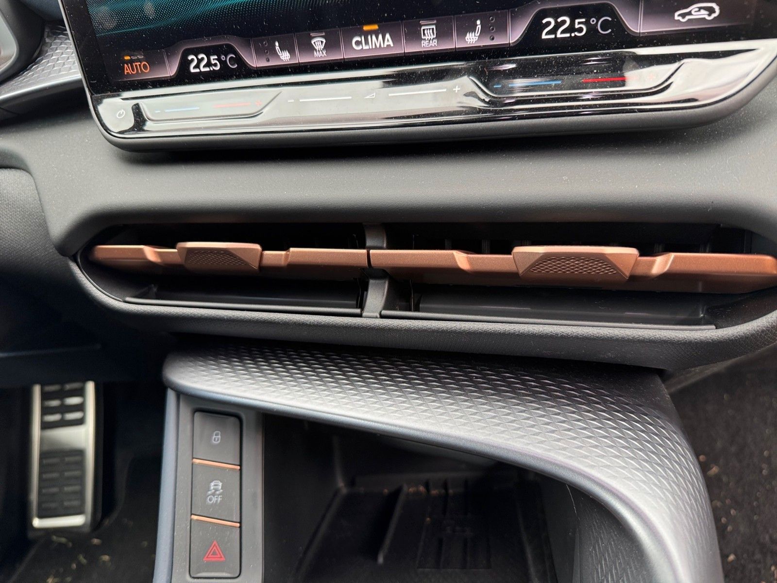 Fahrzeugabbildung CUPRA Terramar 1.5 eTSI 110 kW