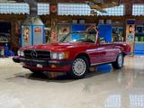Mercedes-Benz SL560 Sammlerfahrzeug geringer Laufleistung - rote Mercedes-Benz SL 560