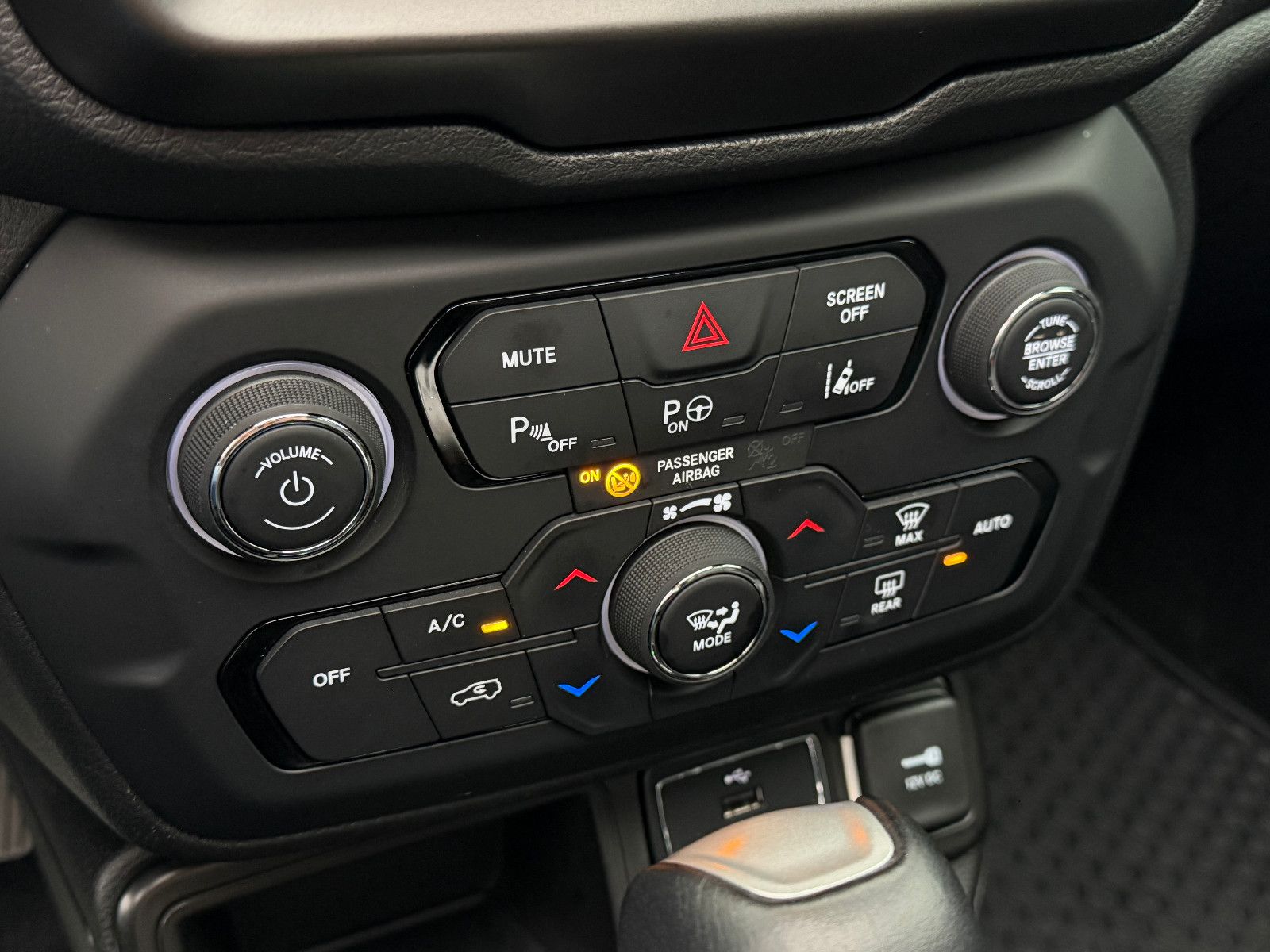 Fahrzeugabbildung Jeep Renegade Longitude Mild-Hybrid FWD/PANO/NAVI/KAM