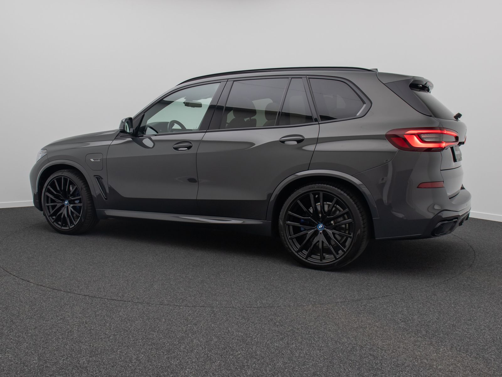 Fahrzeugabbildung BMW X5 xD45e M Sport Kamera Laser Panorama HUD H/K