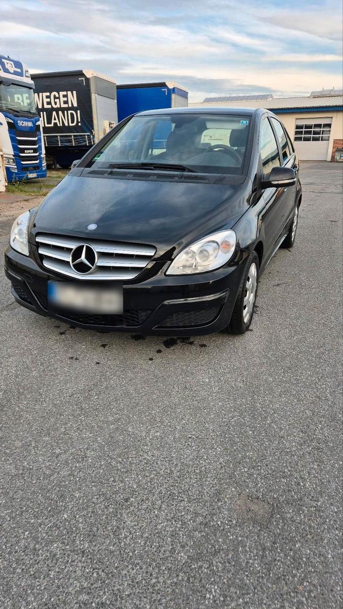 Mercedes-Benz B 180