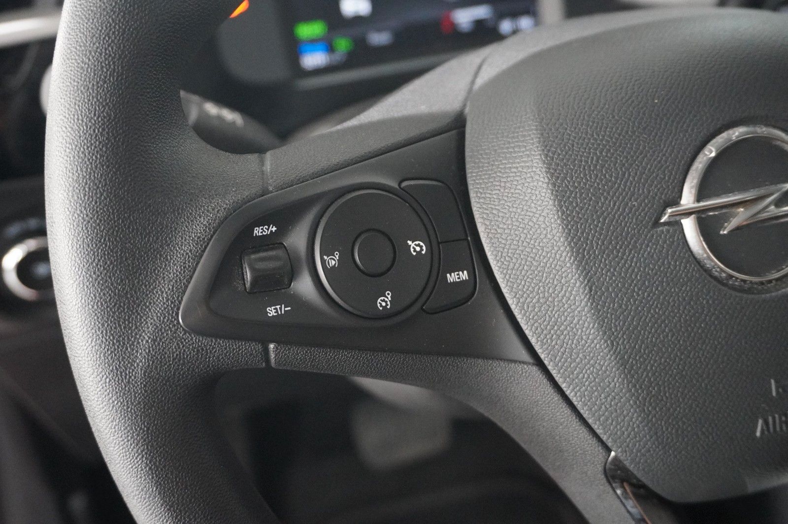 Fahrzeugabbildung Opel Corsa-e F EDITION 7KW NAVI/VIRT/TEMP/DAB/WÄRMEP.