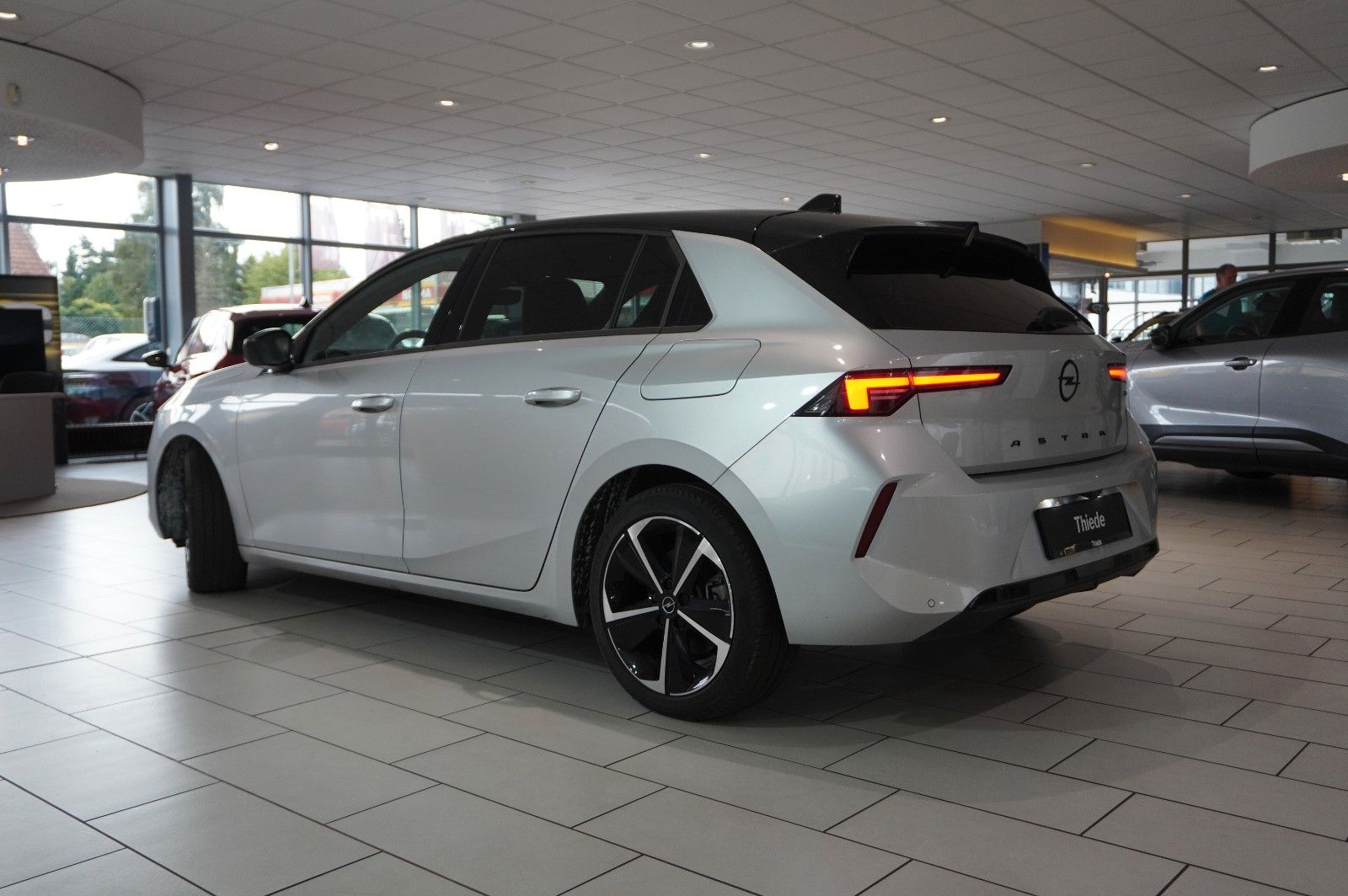 Fahrzeugabbildung Opel Astra L Lim. 1.6 HYBRID GS SPORT NAVI/360°/SPORT