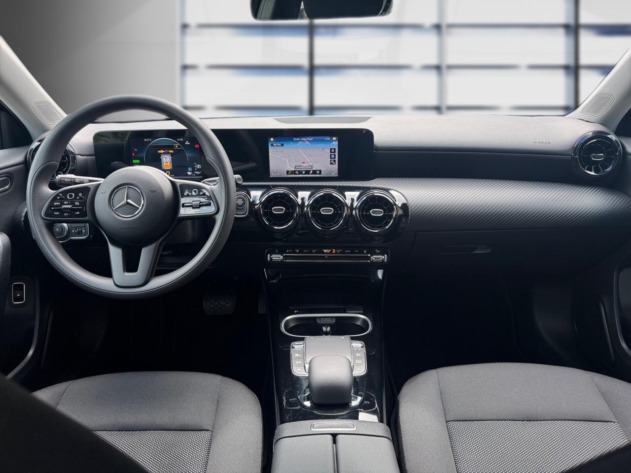 Mercedes-Benz A 250 e STNDHZ+CARPL+KAMERA+SHZ+NAVI+PARKASSIS+
