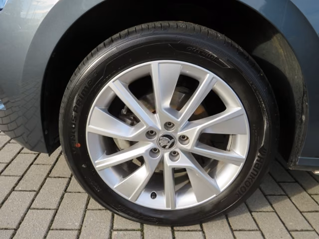 Skoda Kamiq Style 1.0TSI 70kW PDC ACC SHZ