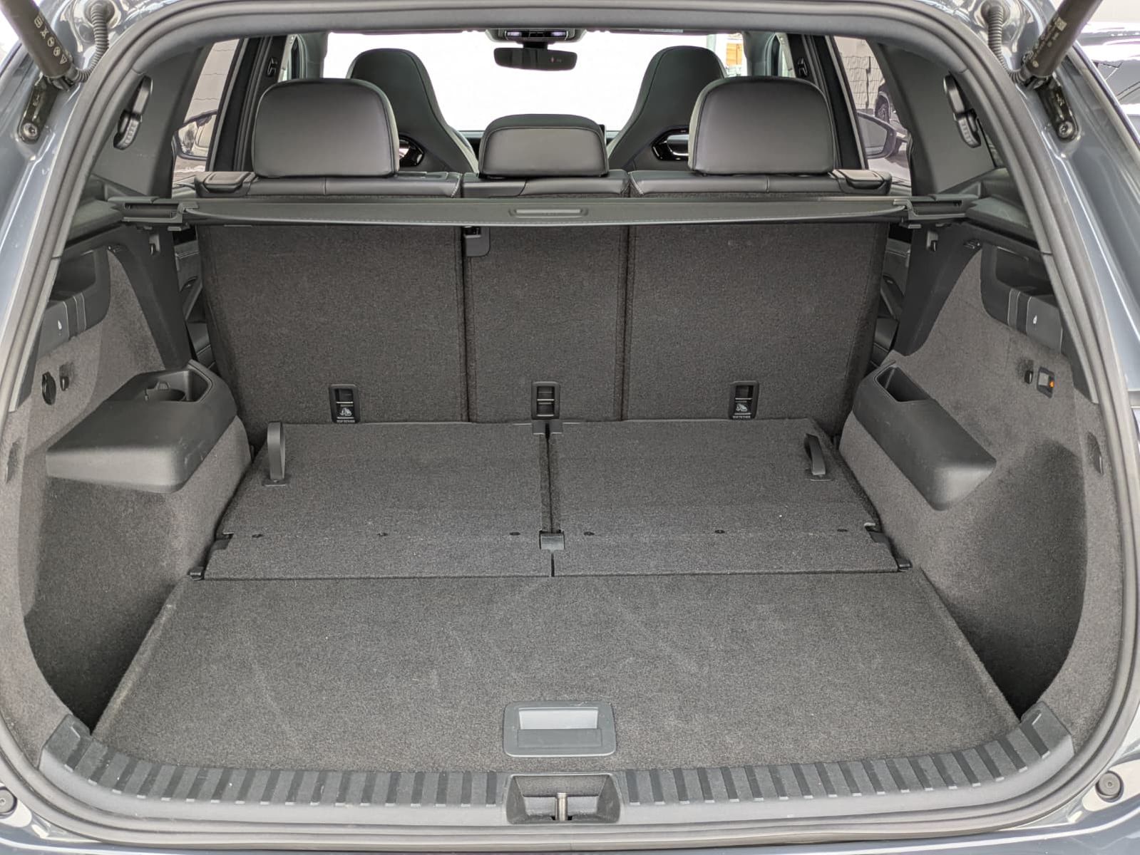 Fahrzeugabbildung Volkswagen Tayron 2.0 TDI 4M R-Line BLACK*7S*IQ-L.*PANO*HUD