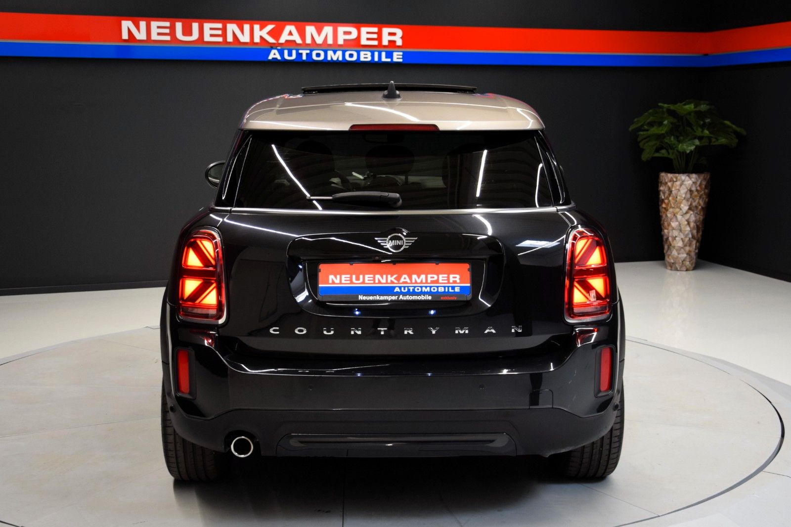 Fahrzeugabbildung MINI Cooper Countryman Pano Premium Plus HuD ACC Memo