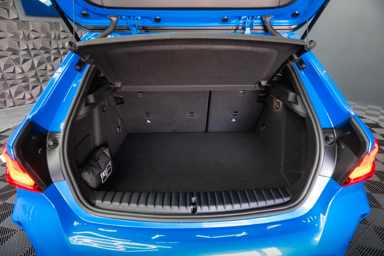 Fahrzeugabbildung BMW 118i M Sport Twin-Turbo Shadow Line *LED*DAB*