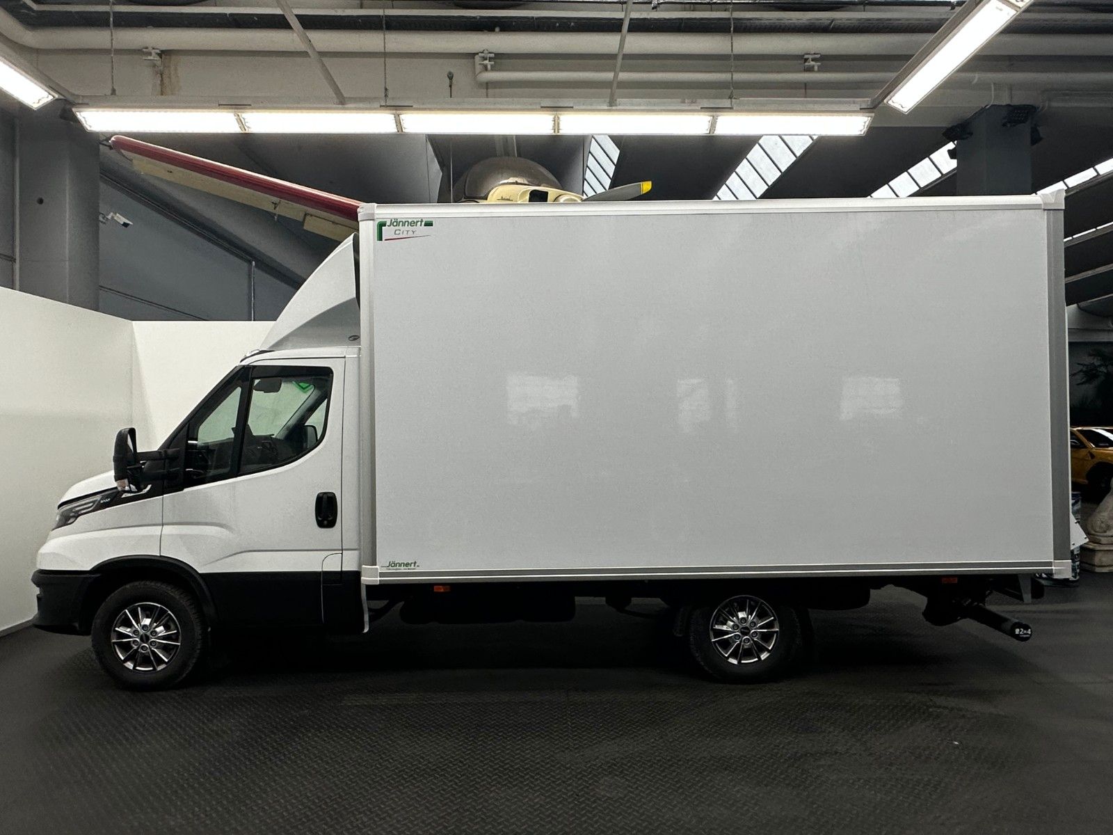 Fahrzeugabbildung Iveco Daily 35S16HA 8/P KOFFER Luftfederung LBW Sofort