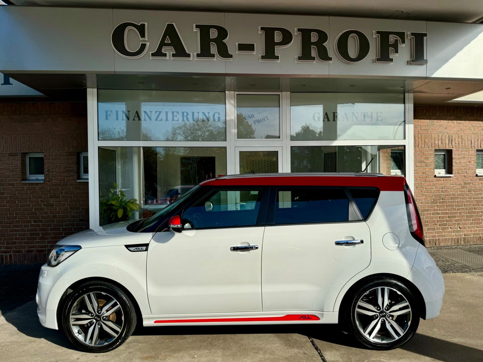 Fahrzeugabbildung Kia Soul 1.6 GDI White&Red Edition Leder/Navi/Kamera