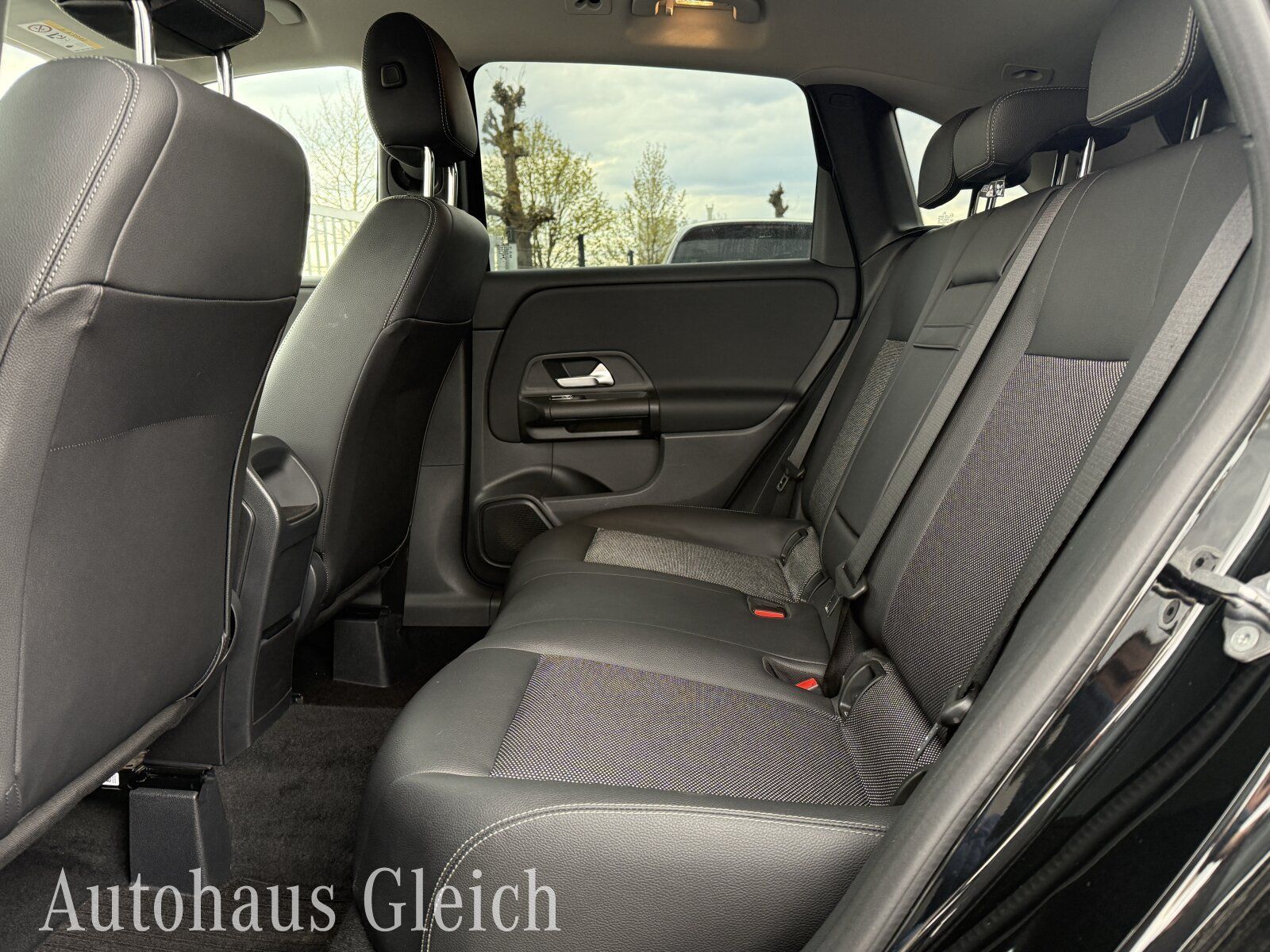 Fahrzeugabbildung Mercedes-Benz B 180 d (EURO 6d-TEMP) Navi/Autom./Klima/Sitzhzg
