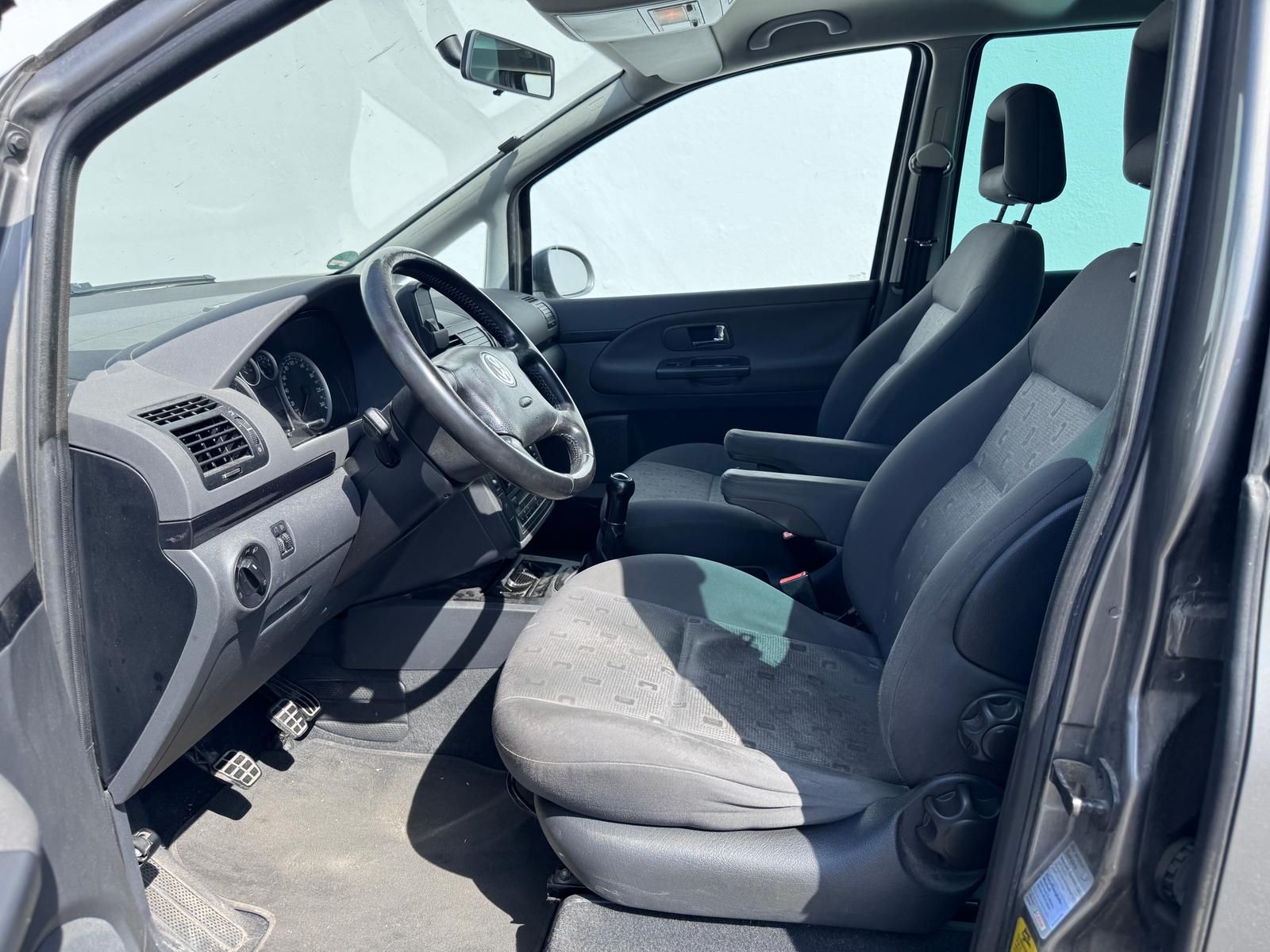 Fahrzeugabbildung Volkswagen SHARAN 1.9 TDI TRENDLINE/8xBEREIFUNG