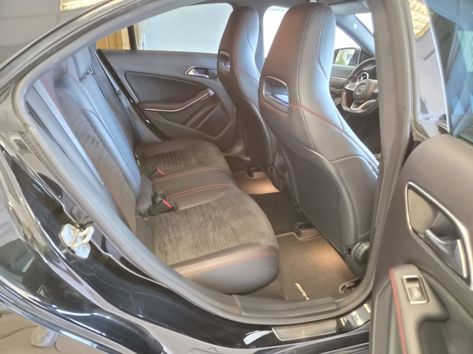 Fahrzeugabbildung Mercedes-Benz CLA 200 / Automatik / LED / AMG / GEPFLEGT
