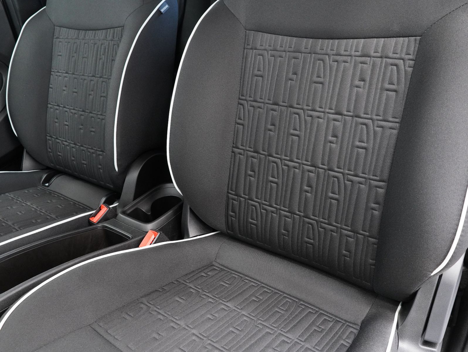 Fahrzeugabbildung Fiat 500e 87KW/42kWh/DC-LADEN/CARPLAY/DAB/SOH